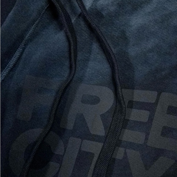 FREECITY
Super Fluffy Pocket Sweatpants - Picture 2 of 13